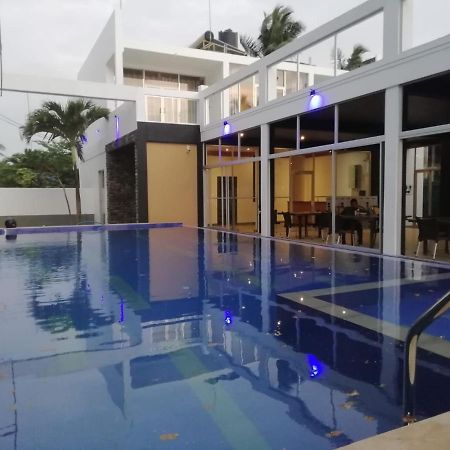 Saara Beach Hotel Маравила Экстерьер фото