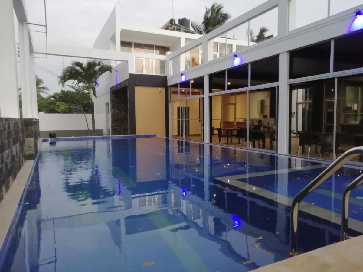 Saara Beach Hotel Маравила Экстерьер фото