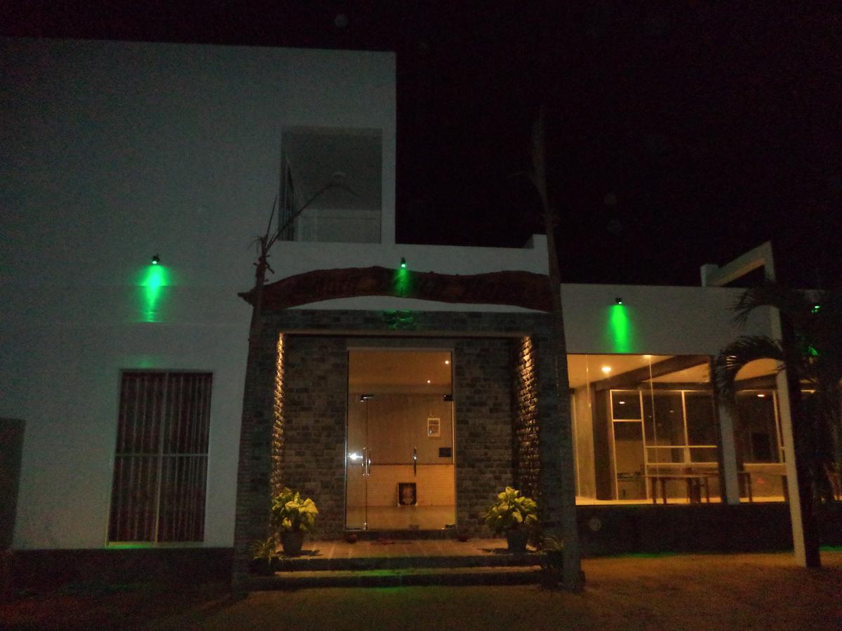 Saara Beach Hotel Маравила Экстерьер фото