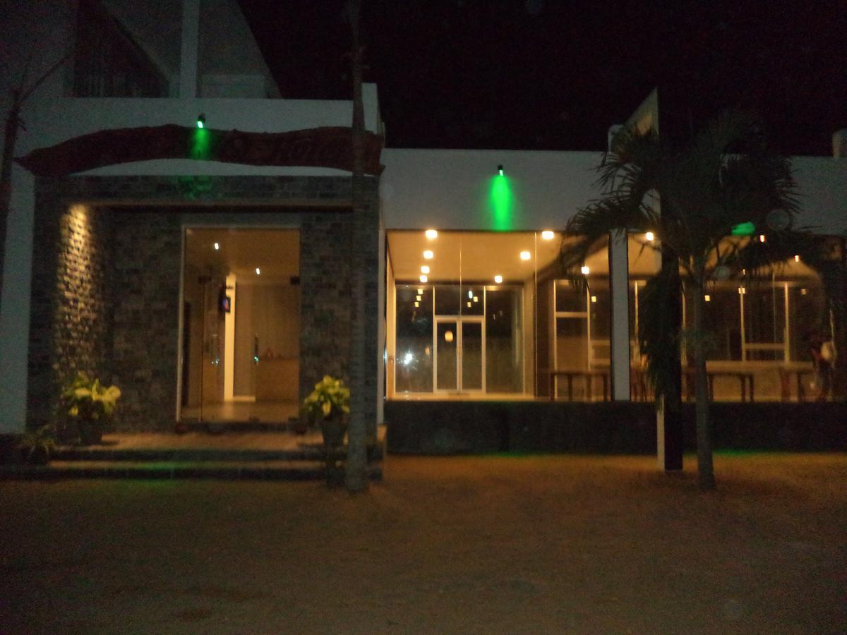 Saara Beach Hotel Маравила Экстерьер фото