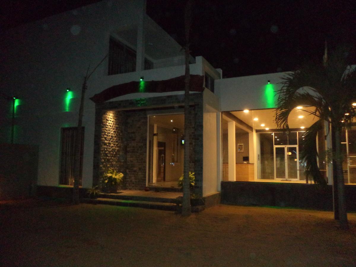 Saara Beach Hotel Маравила Экстерьер фото
