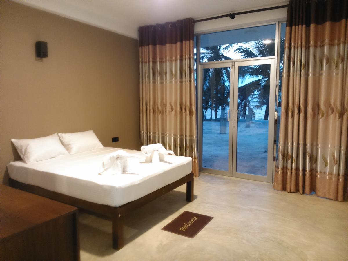 Saara Beach Hotel Маравила Экстерьер фото