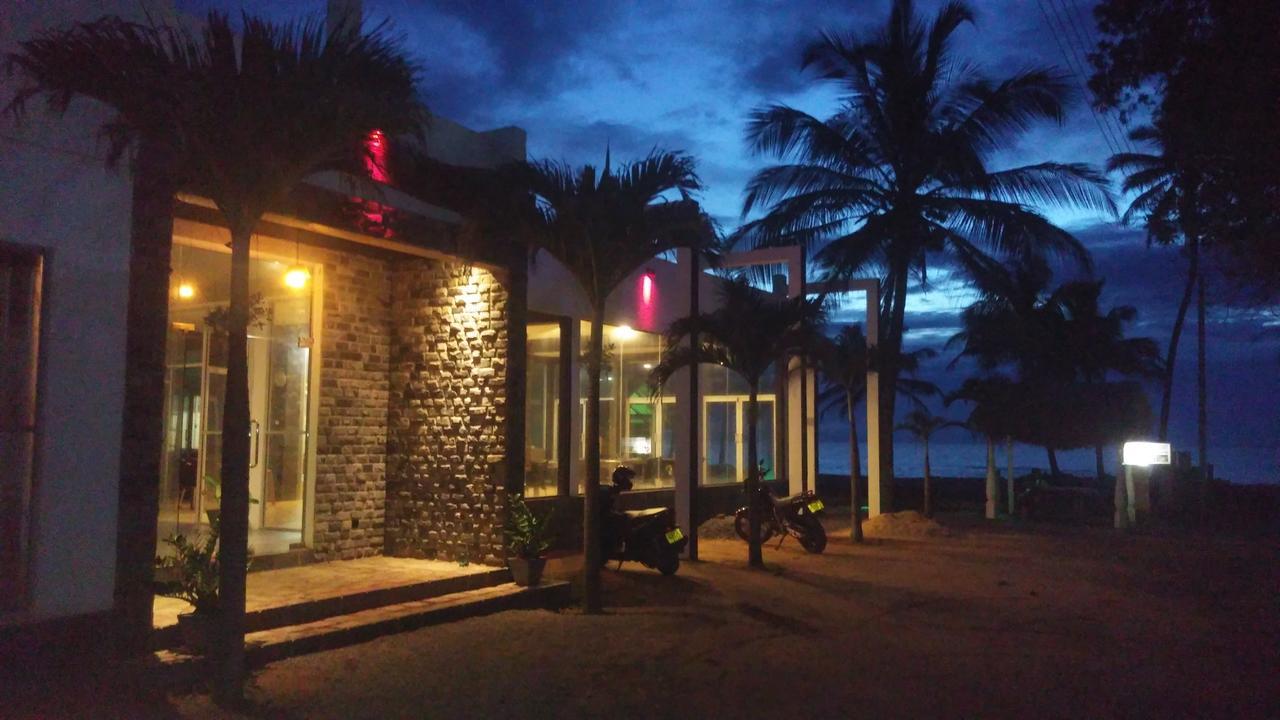 Saara Beach Hotel Маравила Экстерьер фото