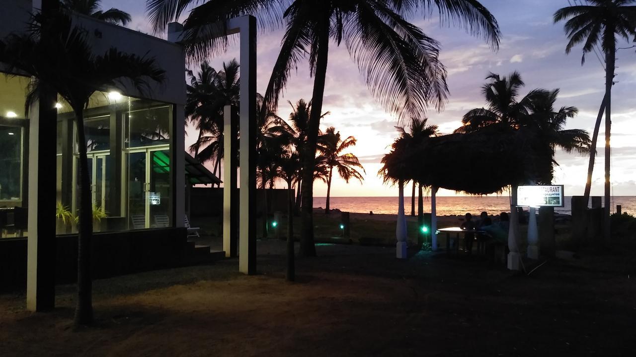 Saara Beach Hotel Маравила Экстерьер фото