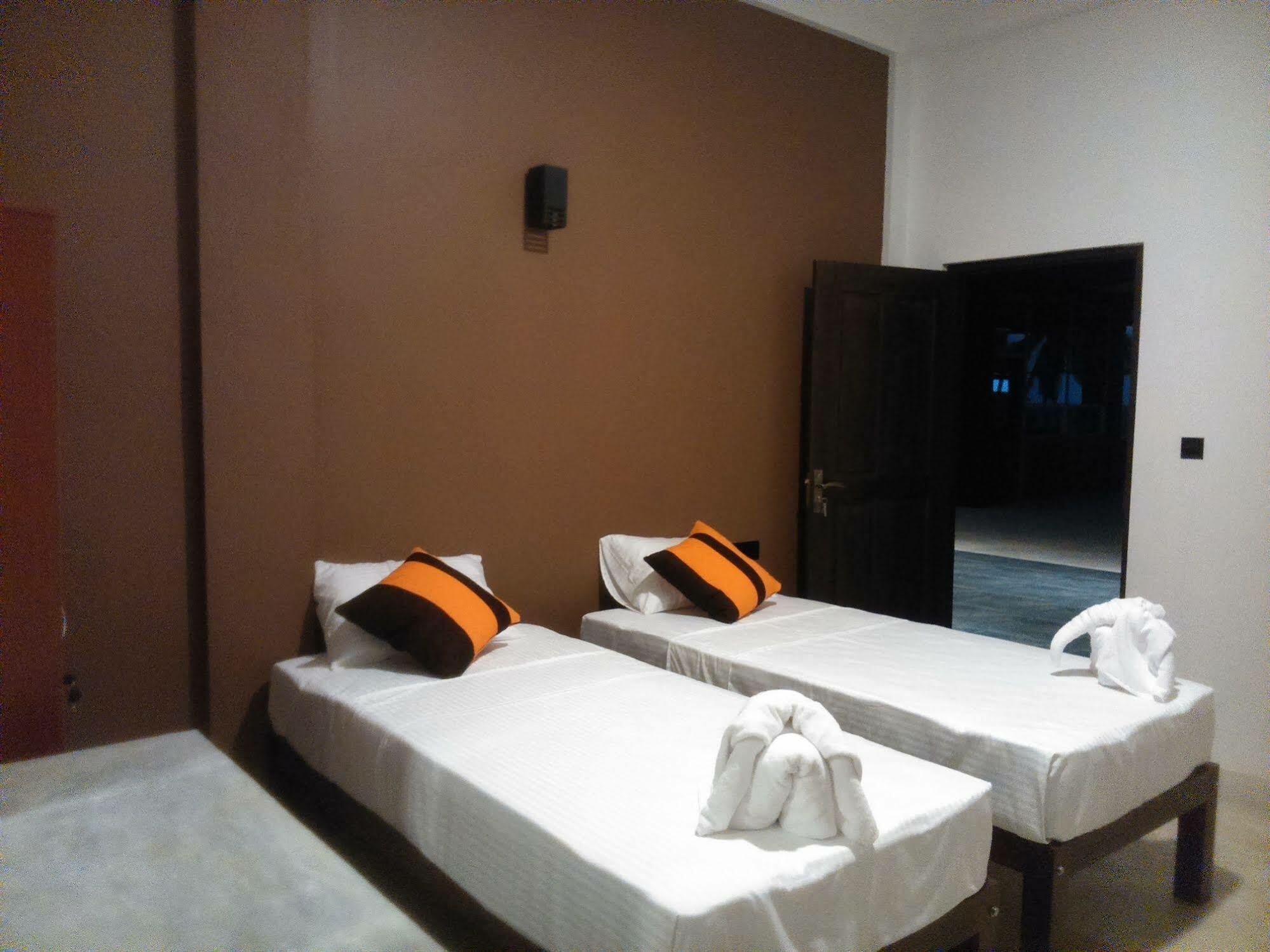 Saara Beach Hotel Маравила Экстерьер фото